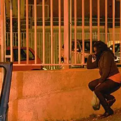 Picchiava una donna e la costringeva a prostituirsi. In manette un 36enne