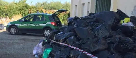 Cariati, sequestrata l’area ex mattatoio adibita a stoccaggio rifiuti