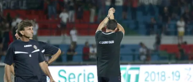 Lucarelli: «Che bello il Marulla pieno. Son tornato a 20 anni fa»