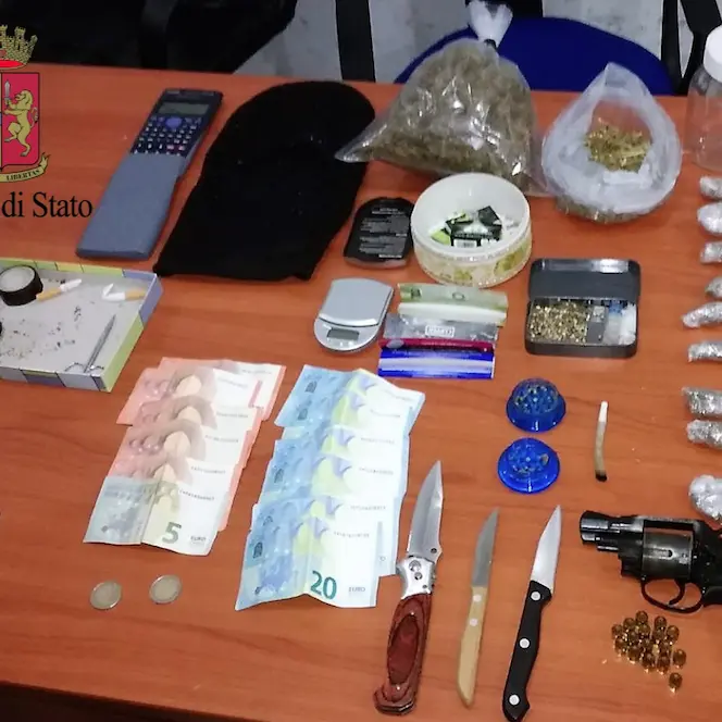 Cosenza, arresto in via degli Stadi: in manette 21enne per spaccio di droga