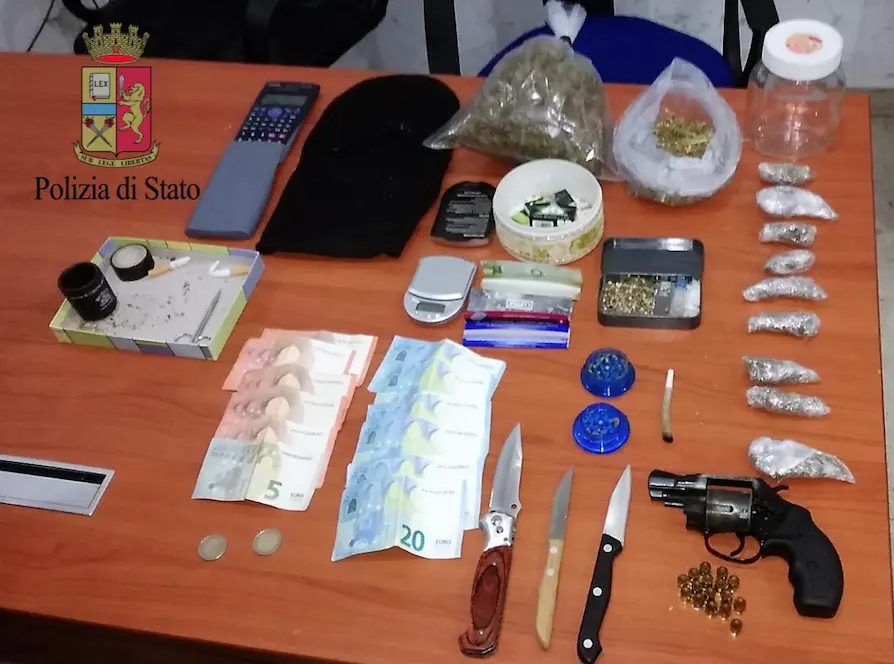 Cosenza, arresto in via degli Stadi: in manette 21enne per spaccio di droga