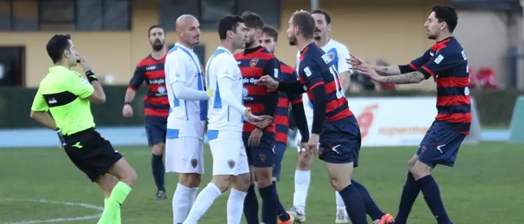 Il Cosenza guadagna terreno sul Siracusa. Aretusei penalizzati di 4 punti