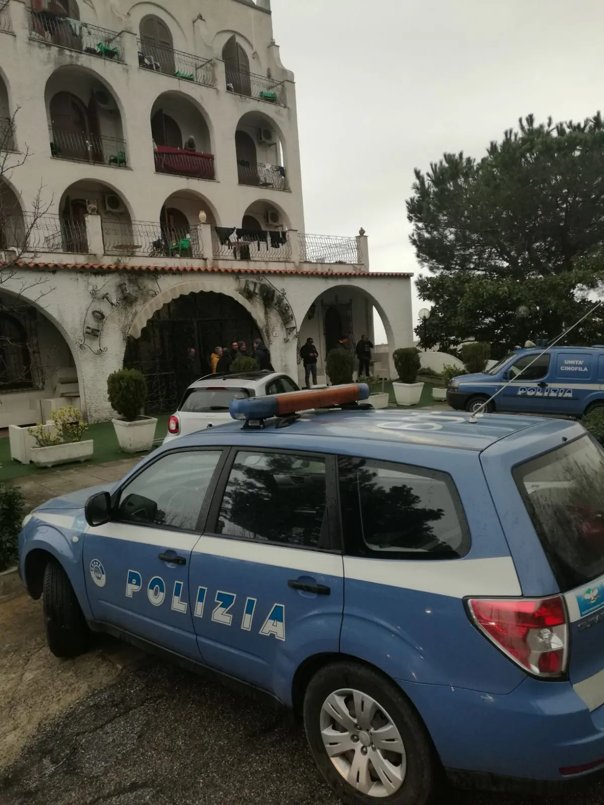 Controlli della polizia nei Cas di Paola e San Lucido: sequestrate sostanze stupefacenti