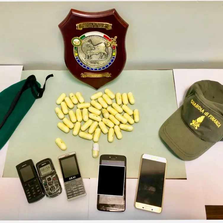 Corriere della droga arrestato dalla Guardia di Finanza: aveva quasi mezzo chilo di eroina