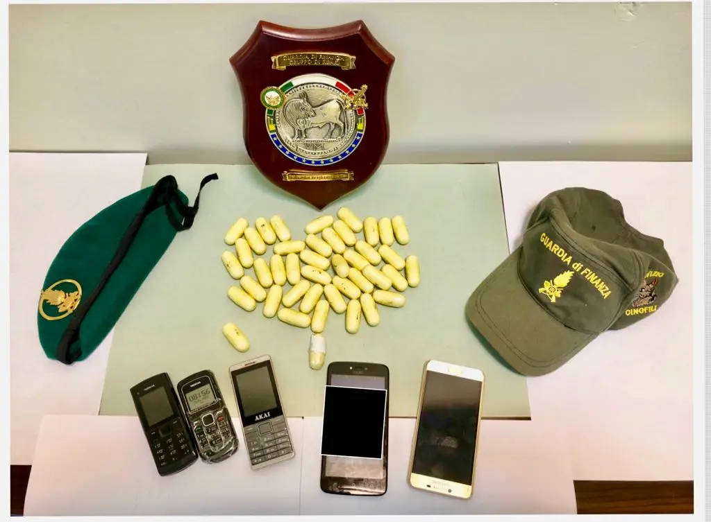 Corriere della droga arrestato dalla Guardia di Finanza: aveva quasi mezzo chilo di eroina