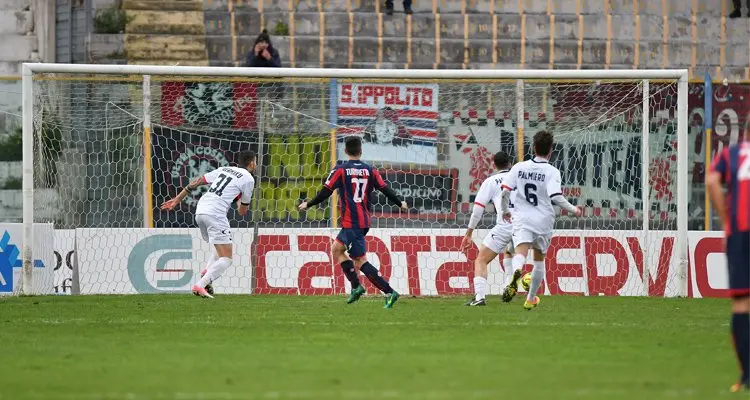 Il Cosenza si ferma ad 11. Alfageme e la Casertana interrompono la striscia utile (1-0)