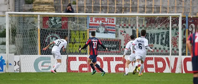 Il Cosenza si ferma ad 11. Alfageme e la Casertana interrompono la striscia utile (1-0)