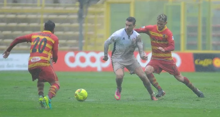 Il Rende succede al Cosenza. Nei derby calabresi nessuno come Trocini
