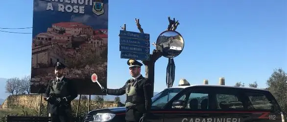 Rende, decine di ragazzi guidano in stato di ebbrezza. Un giovane trovato con un machete