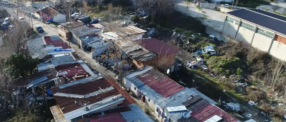 In via di demolizione la \"Baraccopoli\" di via Reggio Calabria [FOTO]