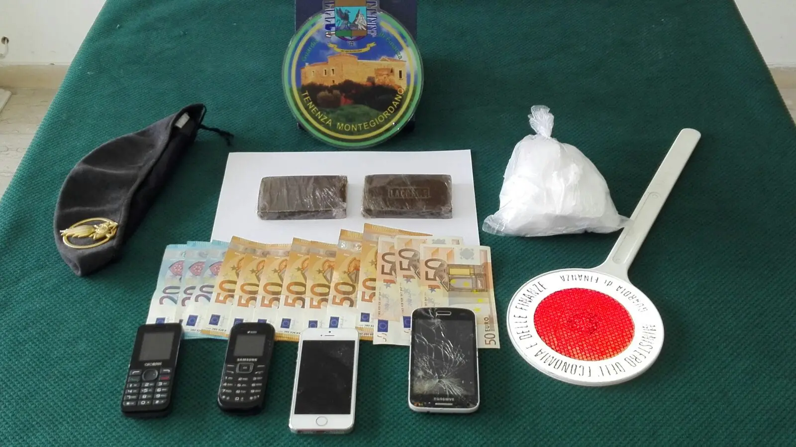 Roseto Capo Spulico, i finanzieri arrestano due corrieri della droga