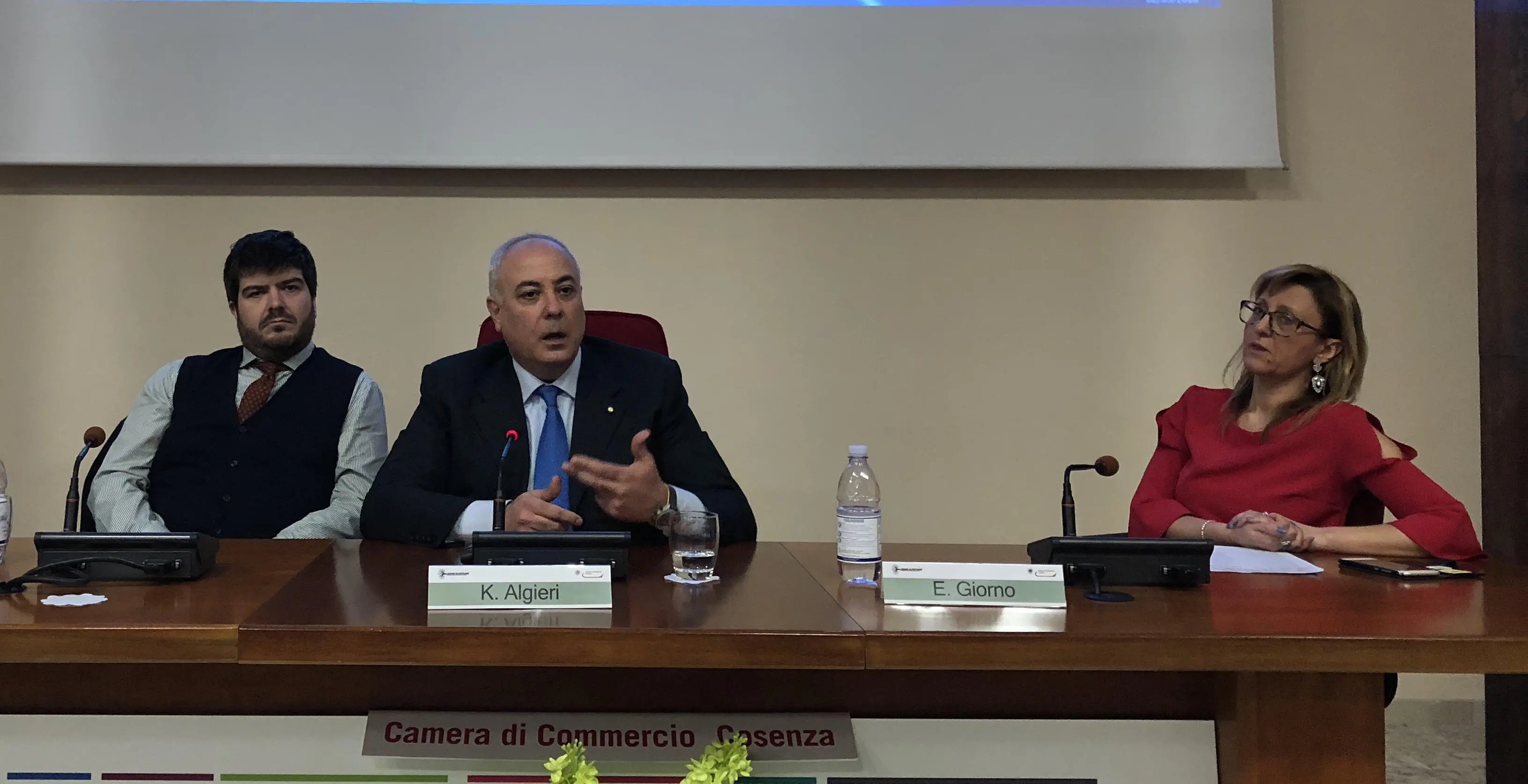 Lezione olivettiana alla Camera di Commercio di Cosenza con Beniamino De’ Liguori Carino