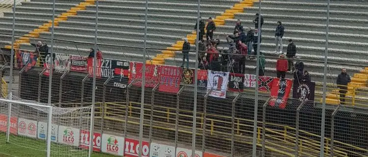 Cosenza, al ritorno serve un'impresa. La Viterbese e l'arbitro stendono i Lupi (3-1)