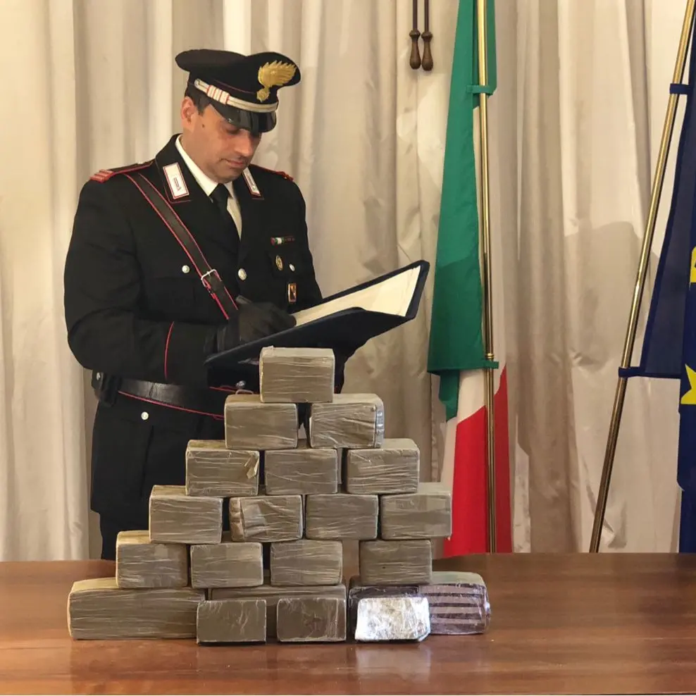 Cosenza, madre e figlio in carcere: custodivano a casa 10 chili di droga