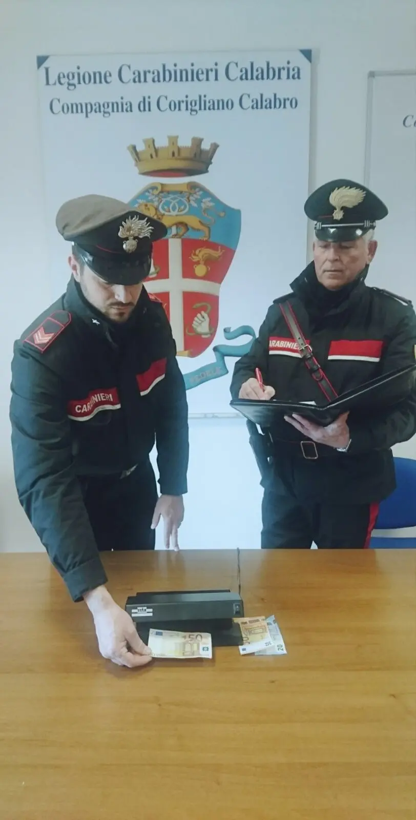 Trovati con soldi falsi pronti per essere utilizzati: un arresto ed una denuncia