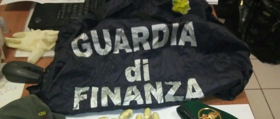 Da Cosenza a Forlì con 55 ovuli di eroina: pakistano arrestato dalla Finanza