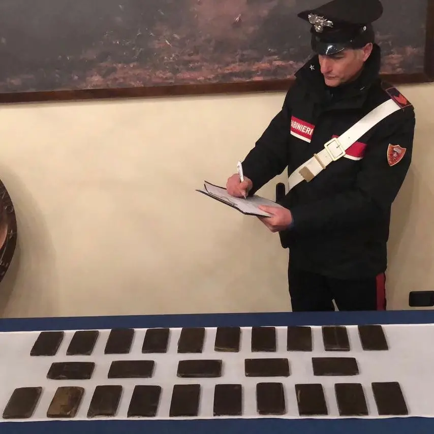 Cosenza, lotta senza quartiere dei carabinieri: sequestrati 2,5 kg di hashish