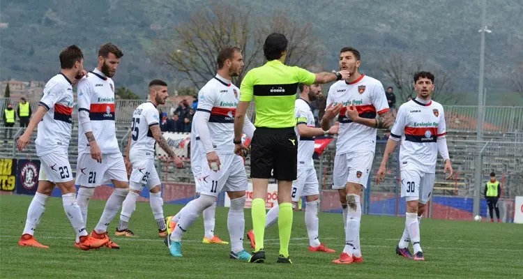 Cosenza, il cinismo paga. Vittoria playoff sulla Juve Stabia (1-2)