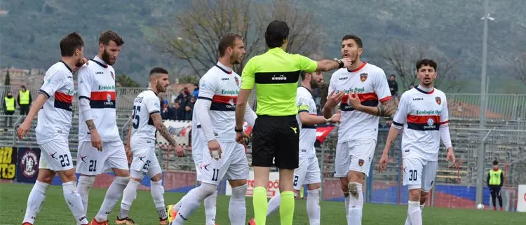 Cosenza, il cinismo paga. Vittoria playoff sulla Juve Stabia (1-2)