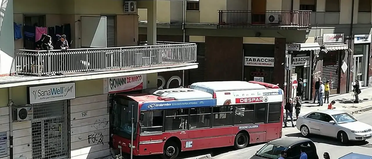 Autobus Amaco in panne, passeggeri messi in sicurezza