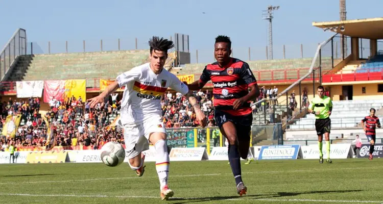 Derby Cosenza-Catanzaro, tifosi giallorossi devastano i servizi igienici nel settore ospiti