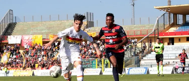 Derby Cosenza-Catanzaro, tifosi giallorossi devastano i servizi igienici nel settore ospiti