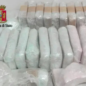 Bari, corriere della droga con 16 kg di eroina: è un cosentino l'uomo arrestato dalla polizia