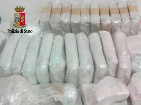 Bari, corriere della droga con 16 kg di eroina: è un cosentino l'uomo arrestato dalla polizia