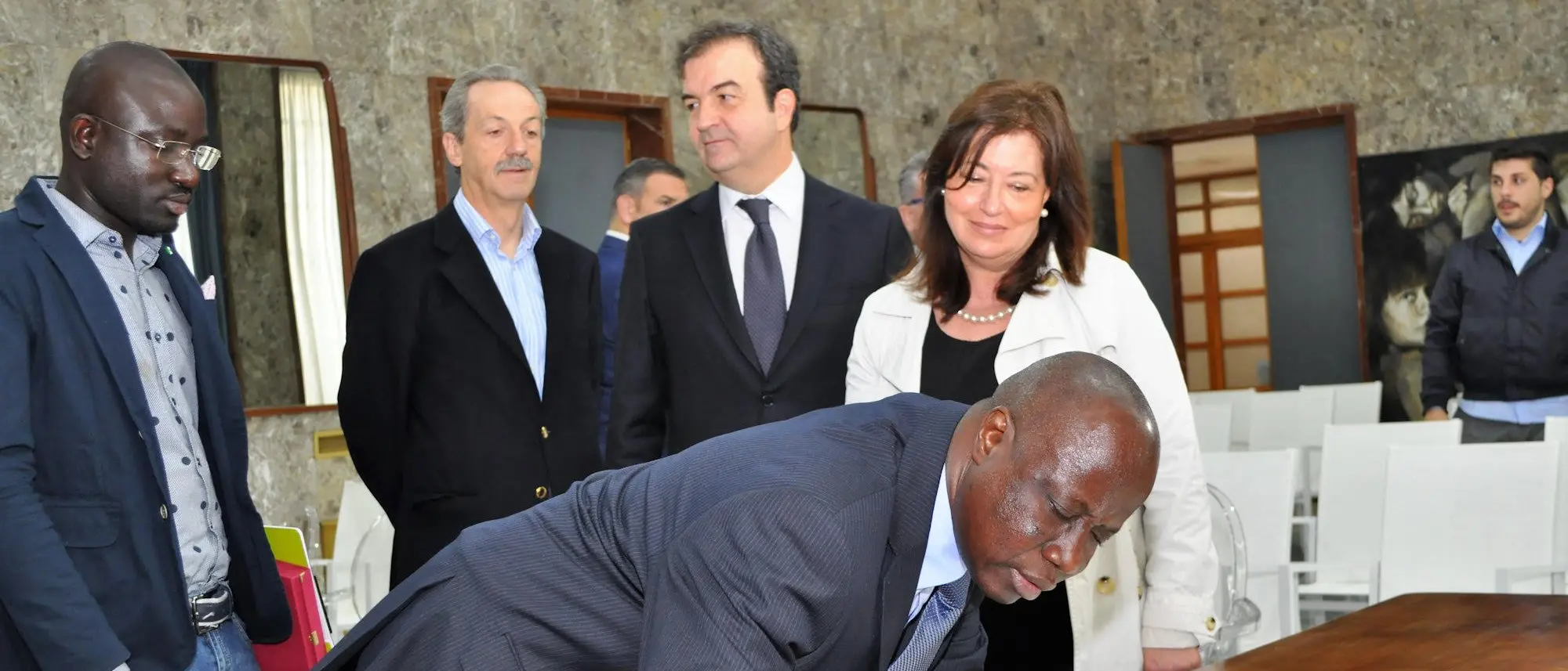 L’ambasciatore del Senegal in visita al sindaco Occhiuto: «Proporrò un gemellaggio tra Cosenza e una delle nostre città»