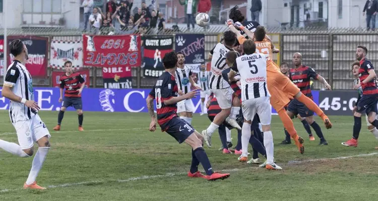 Sicula, mai un gol al Cosenza. Diana fa dietrofront sulle dichiarazioni e vara il 4-3-3