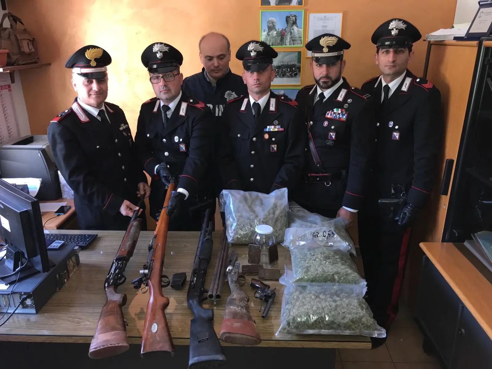 Roggiano Gravina, maxi sequestro di armi e droga: arrestato un pregiudicato