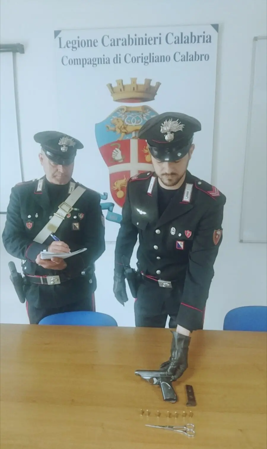 Girava con una pistola nel marsupio: un arresto a Cassano all'Jonio