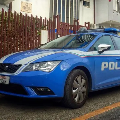 Spaccio di droga e spendita di monete false, due arresti della polizia