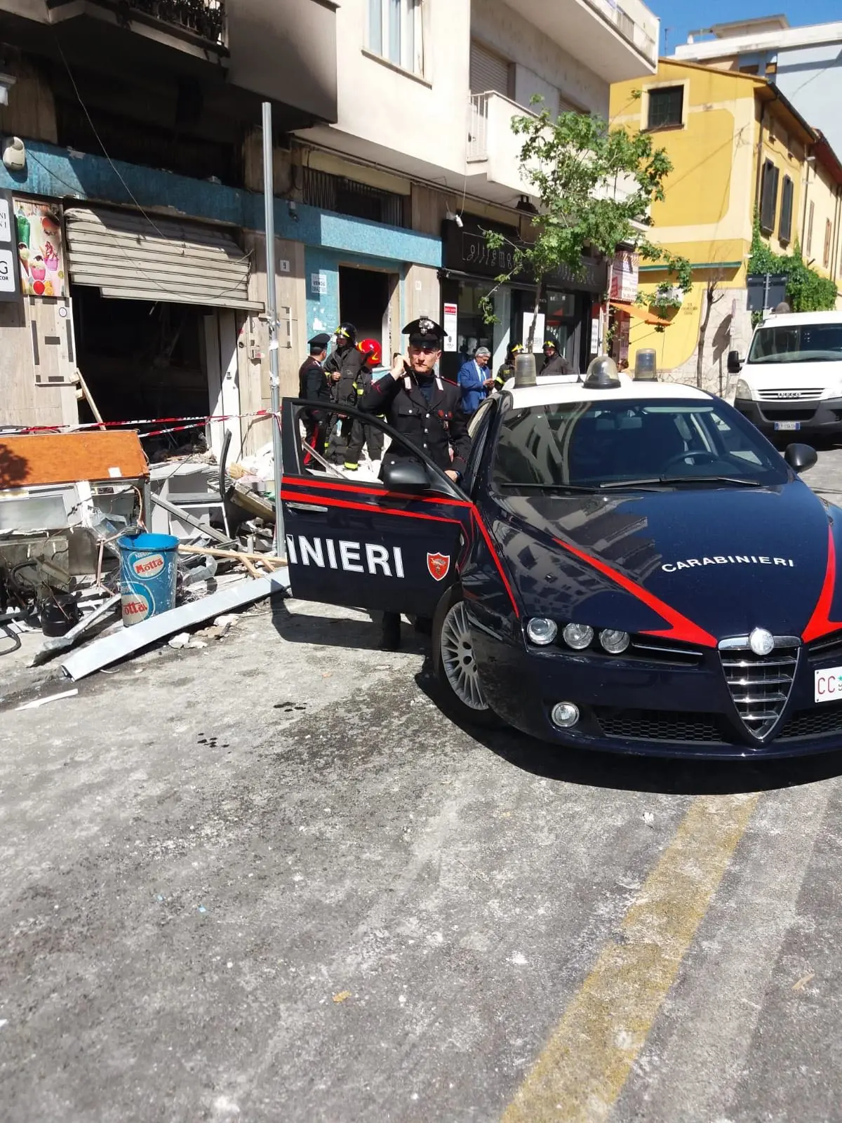 Locali distrutti a Cosenza, accusa gravissima: truffa alle assicurazioni. Indagato il proprietario