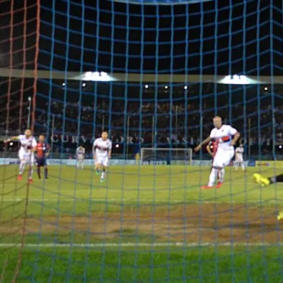 Il rigore di Baclet visto dal settore ospiti con un mojito in mano. Che video!