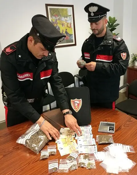 Rende, controlli a tappeto dei carabinieri: arresti per droga e denunce per degrado urbano