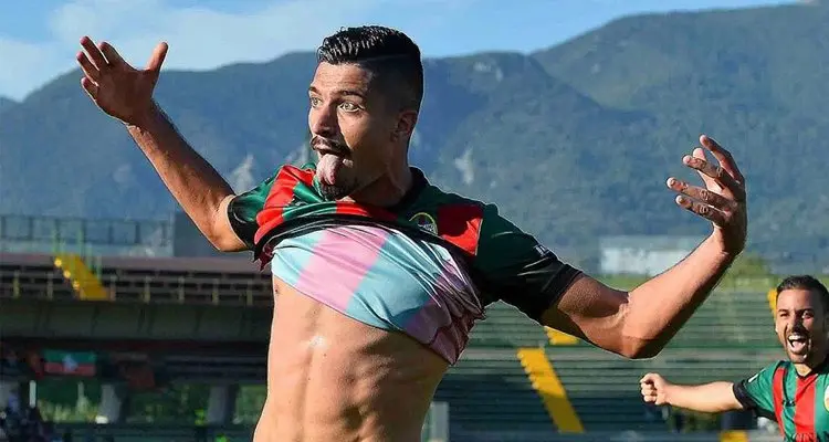 Cosenza, contatti in corso per Varone della Ternana. In difesa c'è Laezza