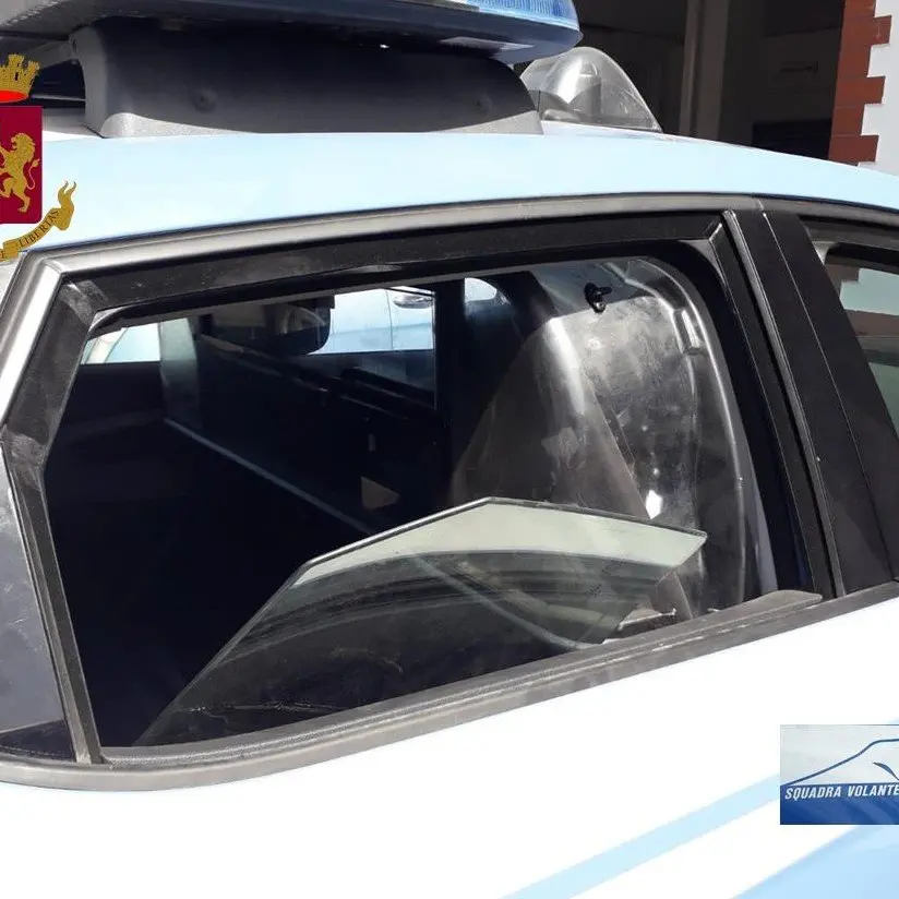 Violenta una donna alla presenza dei due figli minori: un arresto a Cosenza