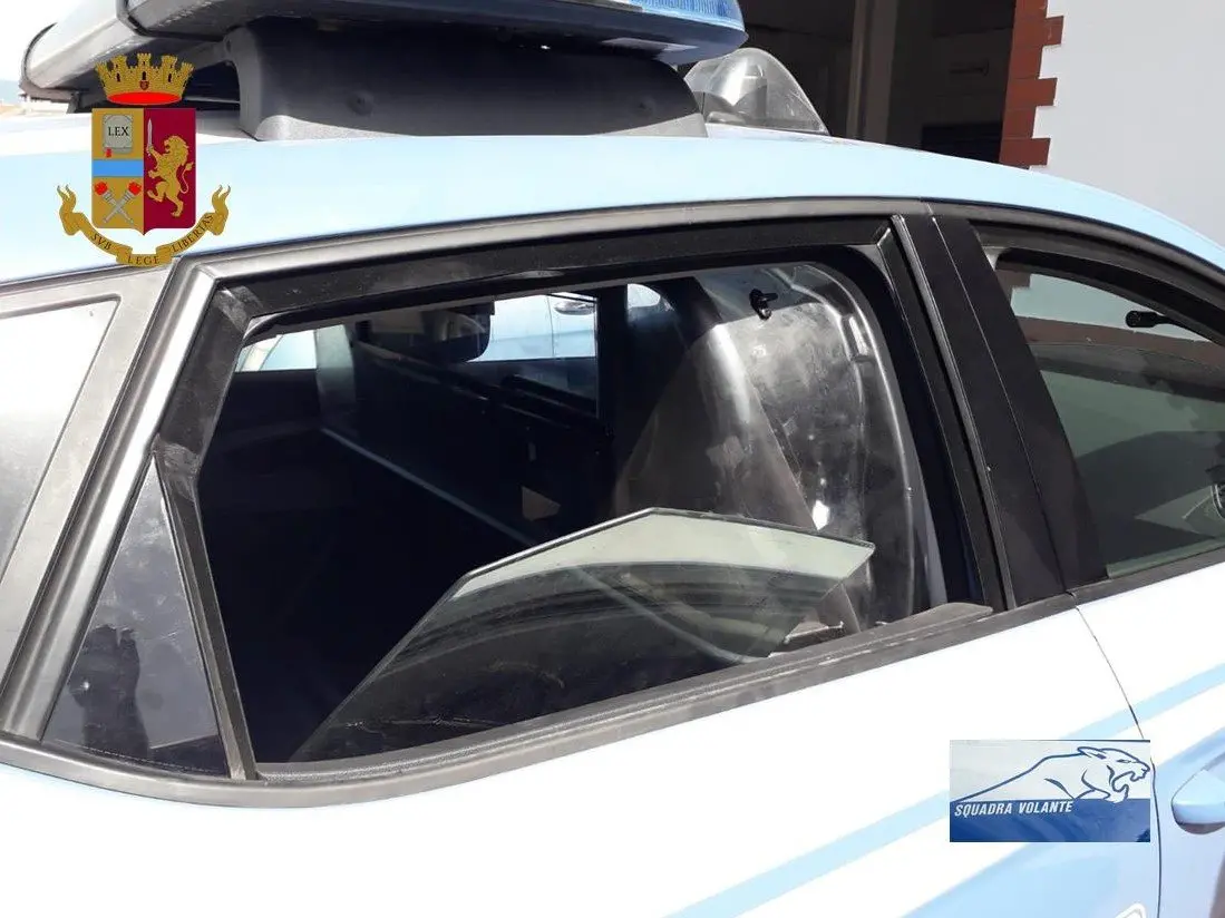 Violenta una donna alla presenza dei due figli minori: un arresto a Cosenza