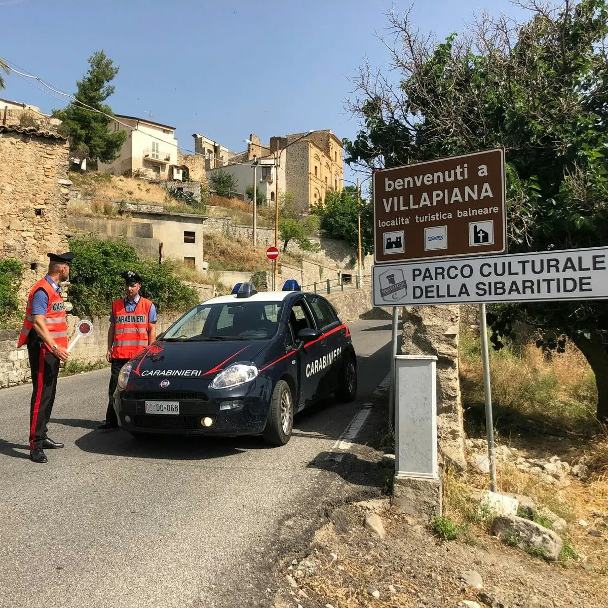 Vanno in vacanza a Villapiana e rapinano una signora anziana: arrestati due giovani