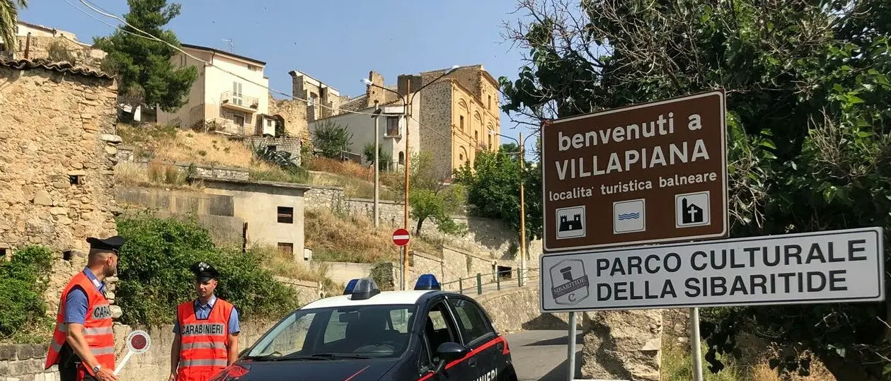 Vanno in vacanza a Villapiana e rapinano una signora anziana: arrestati due giovani