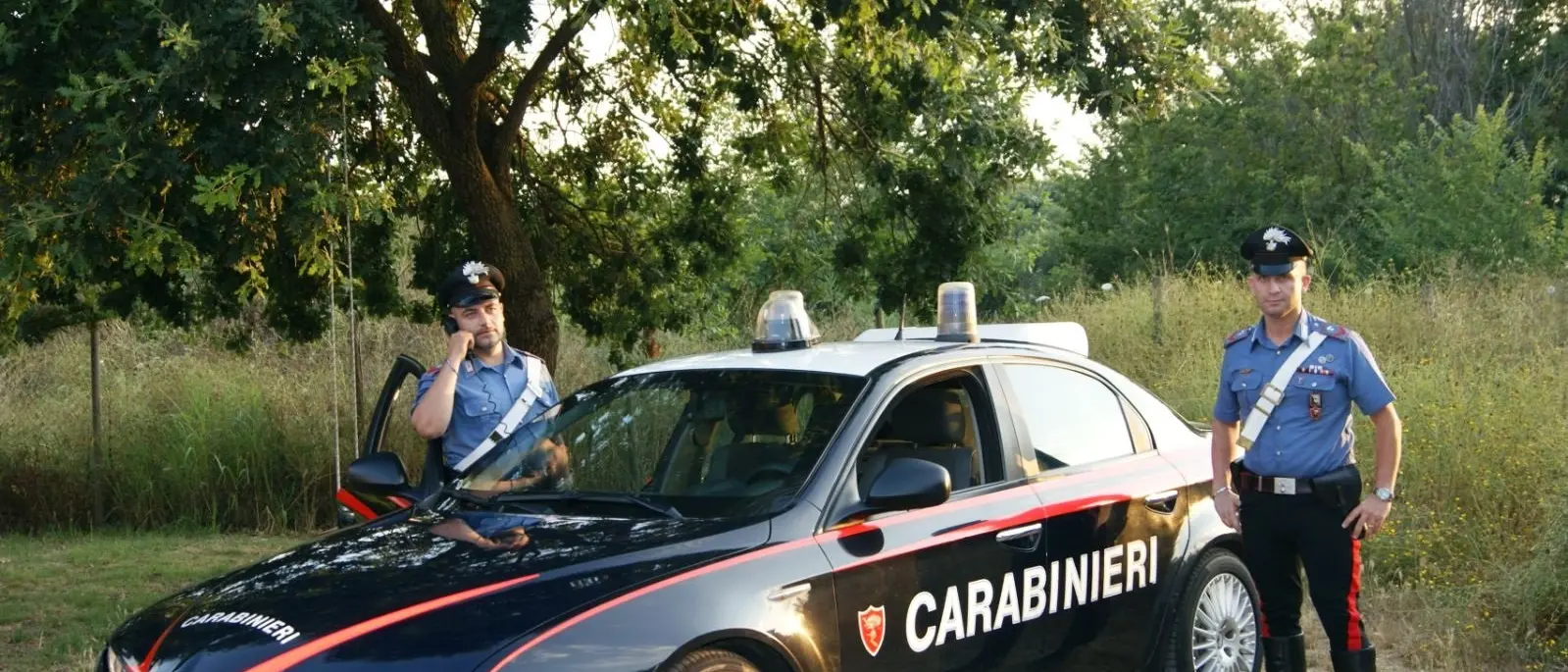 Tenta di aggredire la sua ex compagna, intervengono i carabinieri: arrestato