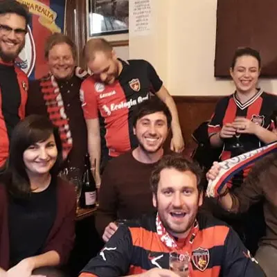 Il tifoso scozzese c'è riuscito! Grande festa al pub coi suoi nuovi amici del Cosenza