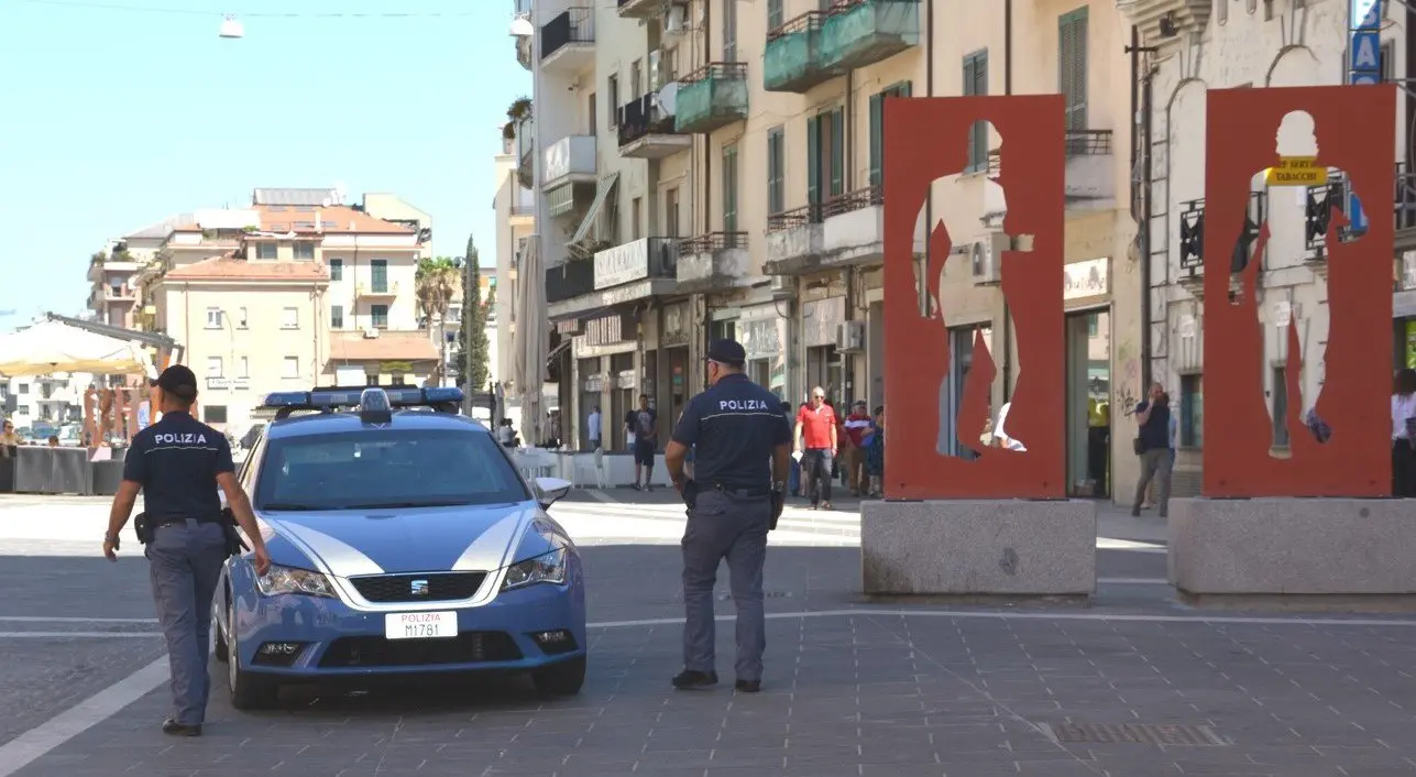 Picchiava la moglie incinta, ordine di allontanamento per un 45enne