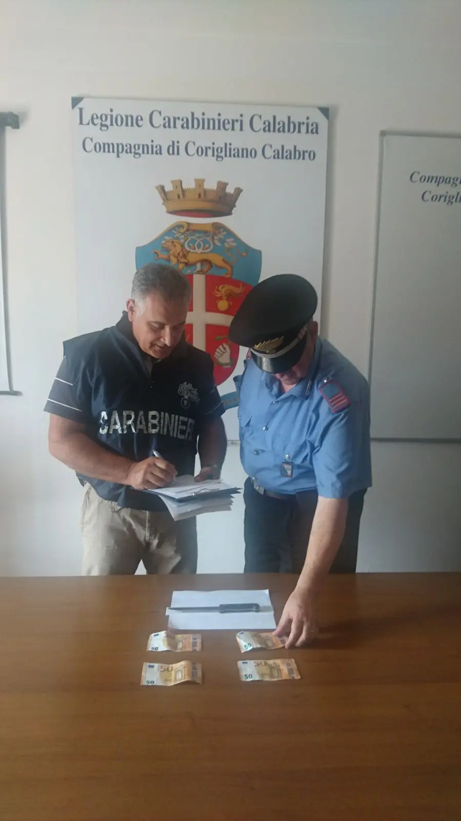 Gli sottrae 200 euro e 60 chili di patate: arrestato per estorsione e ricettazione