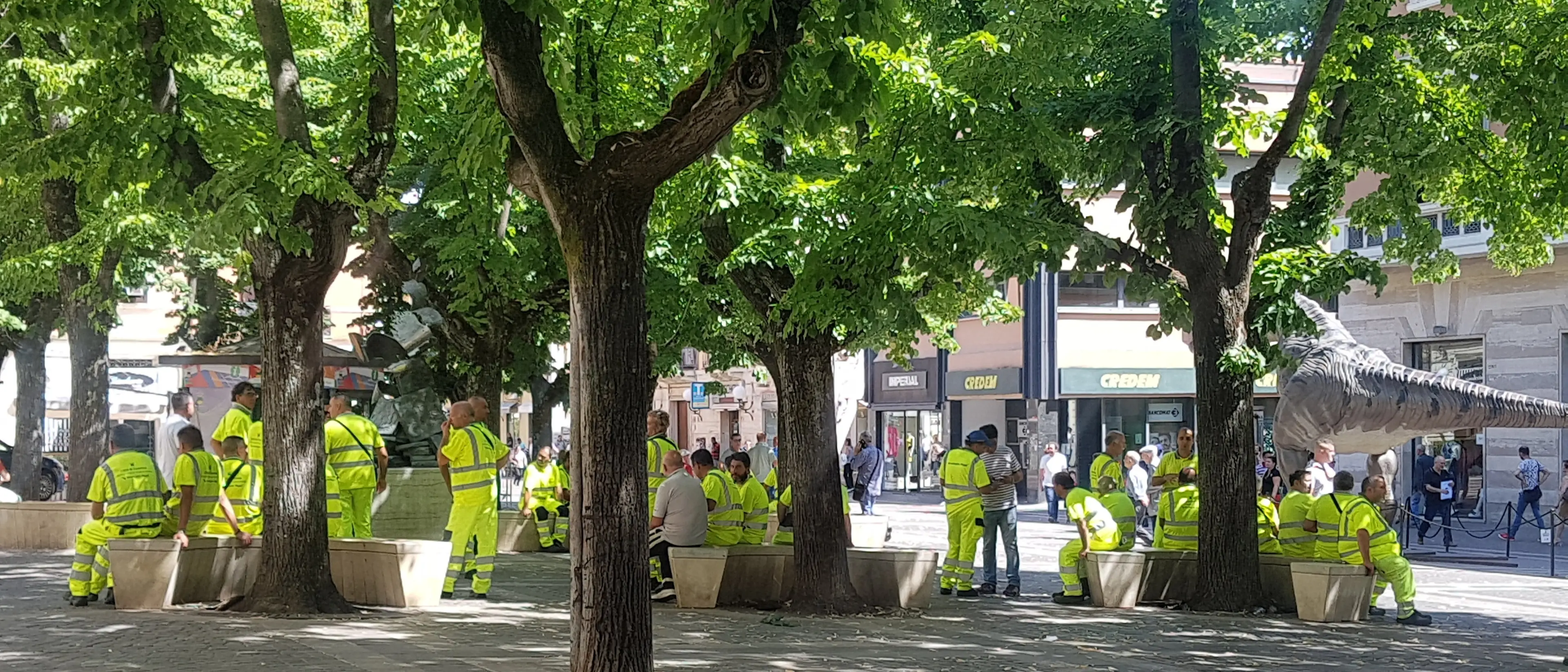 Guccione al fianco dei lavoratori di Ecologia Oggi: «Occhiuto rispetti gli impegni»
