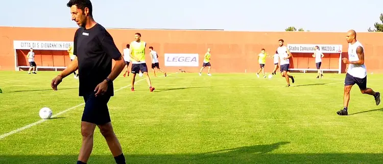 VIDEO. Cosenza, possesso palla ad alta intensità in ritiro