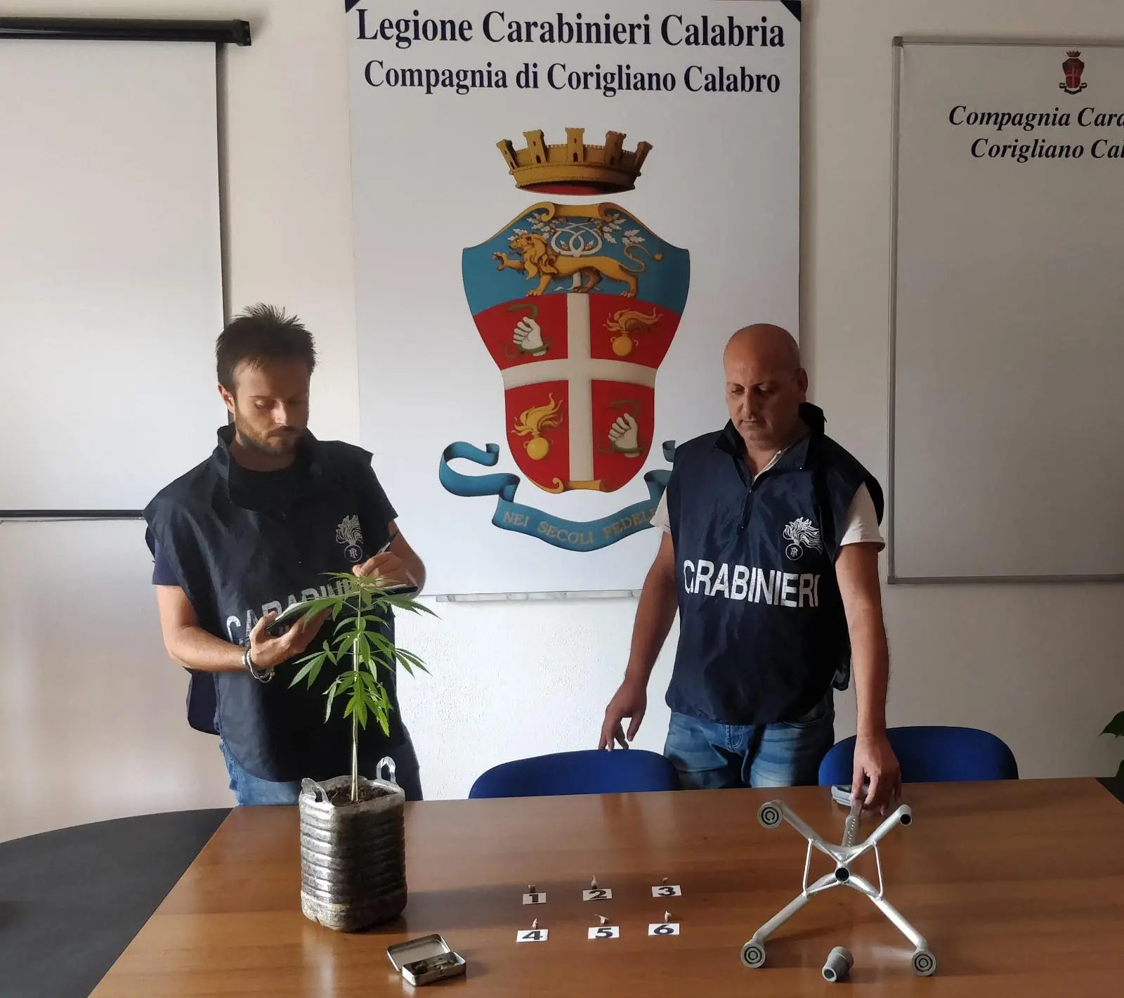 Corigliano Rossano, nasconde la droga nella stampella: i carabinieri lo arrestano