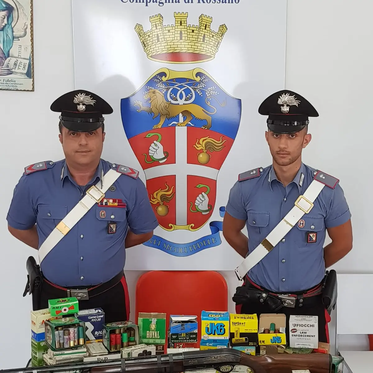Scala Coeli, arsenale di munizioni da caccia in casa: denunciati dai carabinieri