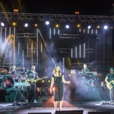 Noemi incanta al Festival Euromediterraneo, ora tocca a Biagio Izzo